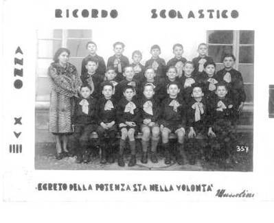 gruppo_scolastico_fascismo_2.jpg