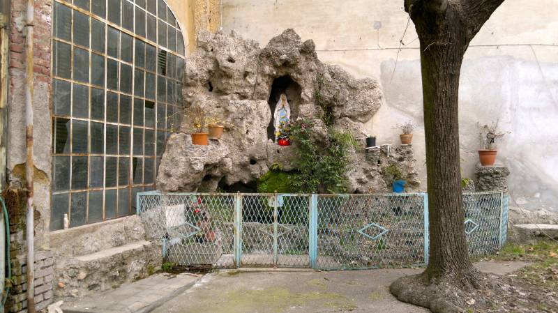 asilo_grotta_2.jpg