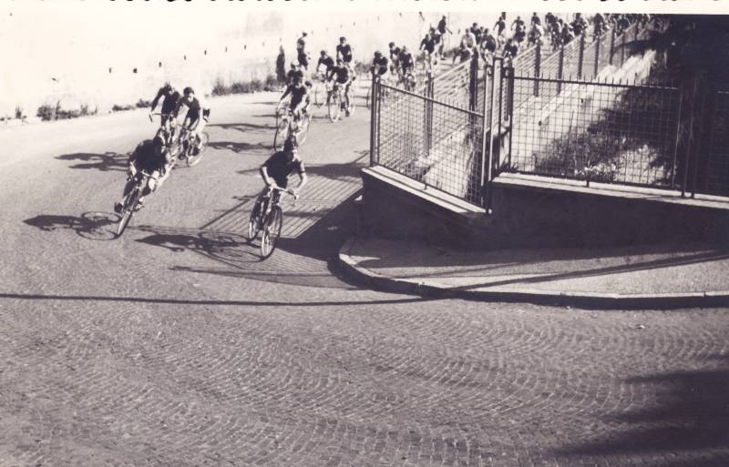 ciclisti_sulla_costa.jpg