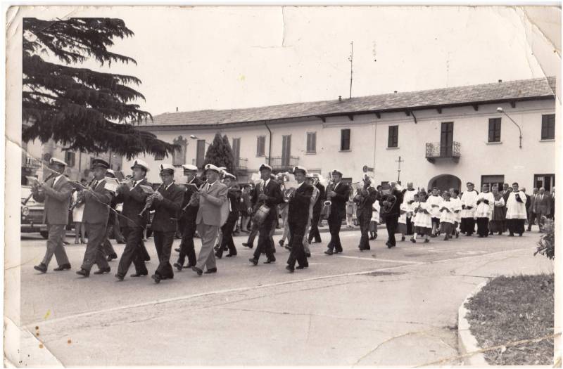gorla_in_processione.jpg