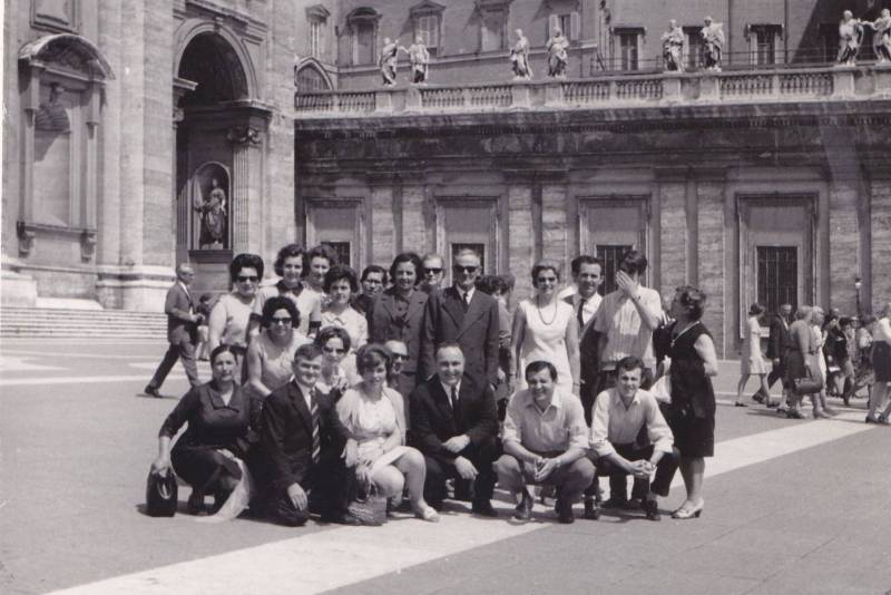 gruppo_in_pellegrinaggio_anni_60.jpg