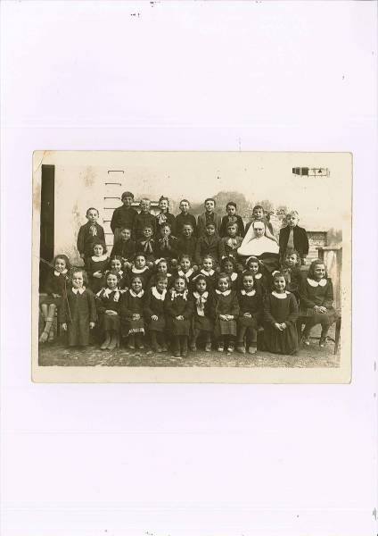 2_classe_elementare_suor_benilde_anno_1944.jpg