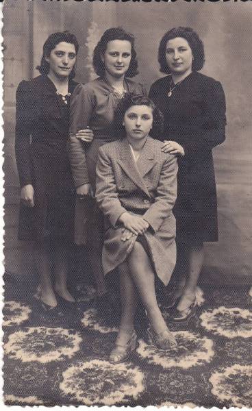 gruppo_ragazze_anni_40.jpg